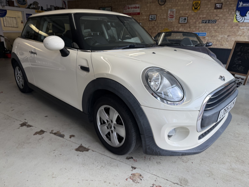 2015 MINI Hatch 1.2 One 3-Door Hatch in White — image 1