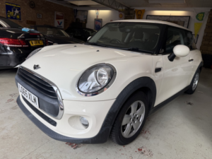 2015 MINI Hatch 1.2 One 3-Door Hatch in White — image 5
