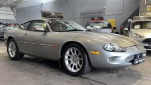 1999 Jaguar Xkr 4.0 Supercharged Petrol Automatic Silver Coupe 2dr Leather+classic Low Miles in Silver — image 4