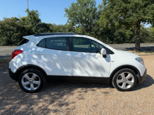 2014 Vauxhall Mokka 1.4t Exclusiv SUV 5dr Petrol Manual 2WD Euro 5 (s/s) (140 Ps) in White — image 2