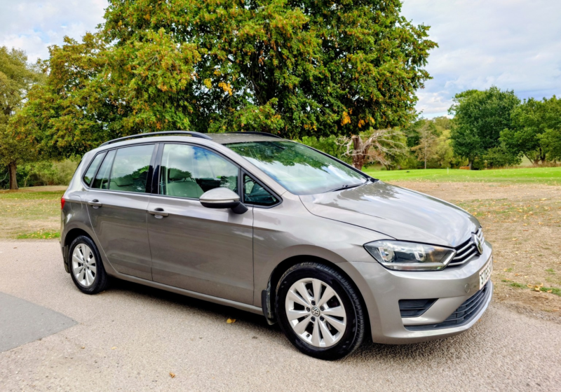 2015 Volkswagen Golf Sv 2.0 Tdi Bluemotion Tech Se in Bronze — image 1