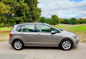 2015 Volkswagen Golf Sv 2.0 Tdi Bluemotion Tech Se in Bronze — image 2