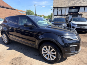 2017 Land Rover Range Rover Evoque Ed4 Se Tech in Black — image 3