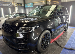 2020 Land Rover Range Rover 3.0 Sd V6 Autobiography in Black — image 4