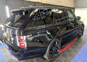 2020 Land Rover Range Rover 3.0 Sd V6 Autobiography in Black — image 6