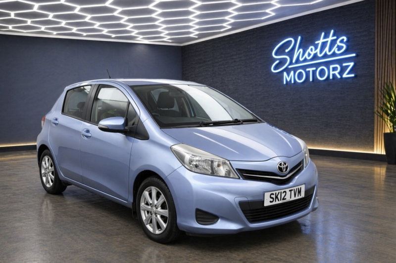 2012 Toyota Yaris 1.3 Dual Vvt-I Tr in Blue — image 1