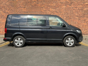 2021 Volkswagen Transporter 2.0 Tdi T32 Highline Kombi Fwd Swb Euro 6 (s/s) 5dr in Black — image 4