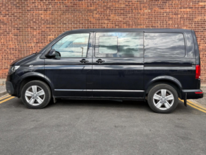2021 Volkswagen Transporter 2.0 Tdi T32 Highline Kombi Fwd Swb Euro 6 (s/s) 5dr in Black — image 5