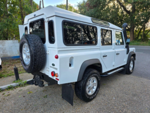 2012 Land Rover Defender 110 2.2 Tdci County Station Wagon 4WD Mwb Euro 5 5dr in Other — image 3