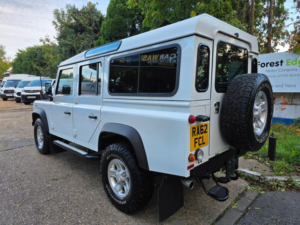 2012 Land Rover Defender 110 2.2 Tdci County Station Wagon 4WD Mwb Euro 5 5dr in Other — image 5