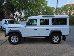 2012 Land Rover Defender 110 2.2 Tdci County Station Wagon 4WD Mwb Euro 5 5dr in Other — image 6