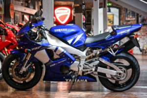 2001 Yamaha R1 *109 Miles From New - Showroom Condition* in Blue — image 3
