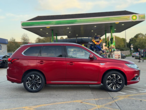 2018 Mitsubishi Outlander 2.0h 12kwh 4hs CVT 4WD Euro 6 (s/s) 5dr in Red — image 2