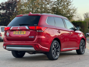 2018 Mitsubishi Outlander 2.0h 12kwh 4hs CVT 4WD Euro 6 (s/s) 5dr in Red — image 3