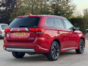 2018 Mitsubishi Outlander 2.0h 12kwh 4hs CVT 4WD Euro 6 (s/s) 5dr in Red — image 4