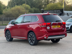 2018 Mitsubishi Outlander 2.0h 12kwh 4hs CVT 4WD Euro 6 (s/s) 5dr in Red — image 6