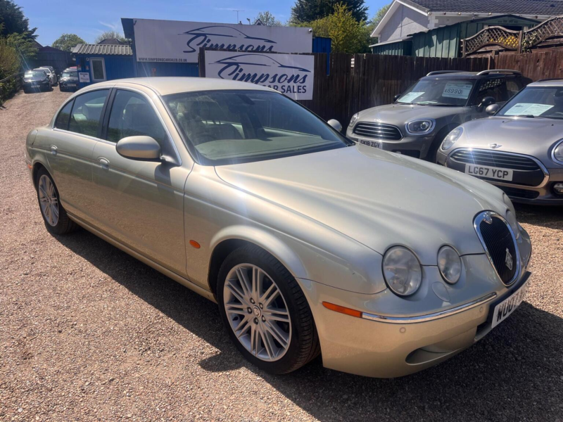 2007 Jaguar S-Type 2.7d V6 Se 4dr in Gold — image 1