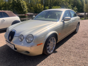 2007 Jaguar S-Type 2.7d V6 Se 4dr in Gold — image 4