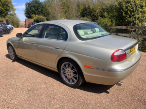 2007 Jaguar S-Type 2.7d V6 Se 4dr in Gold — image 5