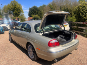 2007 Jaguar S-Type 2.7d V6 Se 4dr in Gold — image 6