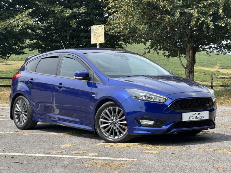 2017 Ford Focus 1.5 Tdci 120 St-Line 5dr Man, Diesel, Blue + Great Mpg in Blue — image 1