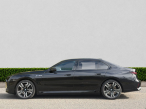 2023 BMW 7 Series 3.0 M760e 22.1kwh Saloon 4dr Petrol Plug-In Hybrid Auto Xdrive Euro 6 (s/s) (571 Ps) in Black — image 4
