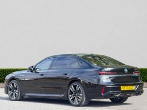 2023 BMW 7 Series 3.0 M760e 22.1kwh Saloon 4dr Petrol Plug-In Hybrid Auto Xdrive Euro 6 (s/s) (571 Ps) in Black — image 5