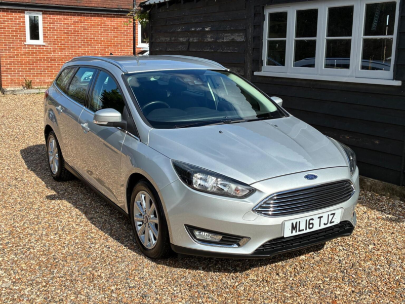 2016 Ford Focus 1.0t Ecoboost Titanium Auto Euro 6 (s/s) 5dr in Silver — image 1