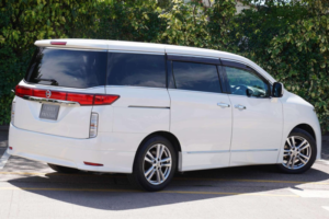 2010 Nissan Elgrand 2.5 Highway Star 5dr 7 Seats in White — image 4