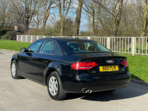 2011 Audi A4 2.0 Tdi Multitronic Euro 5 4dr in Black — image 5