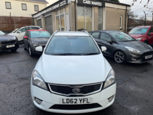 2012 Kia Ceed 1.6l 3 Crdi Auto Estate 5dr Diesel Automatic Euro 5 (114 Bhp) in White — image 2