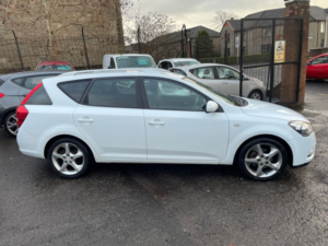 2012 Kia Ceed 1.6l 3 Crdi Auto Estate 5dr Diesel Automatic Euro 5 (114 Bhp) in White — image 3