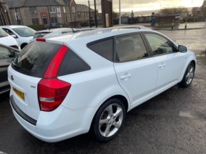 2012 Kia Ceed 1.6l 3 Crdi Auto Estate 5dr Diesel Automatic Euro 5 (114 Bhp) in White — image 4