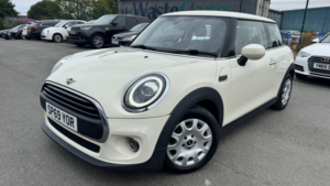 2019 MINI Hatch 1.5 3-Door Hatch One Classic in White — image 3