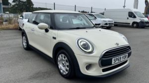 2019 MINI Hatch 1.5 3-Door Hatch One Classic in White — image 6