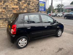 2011 Kia Picanto 1.0 1 5dr in Black — image 4