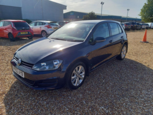 2013 Volkswagen Golf 1.6 Tdi Bluemotion Tech Se Euro 5 (s/s) 5dr in Blue — image 3