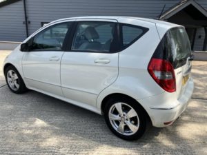 2012 Mercedes-Benz A Class 2.0 A160 Cdi Avantgarde Se in White — image 2