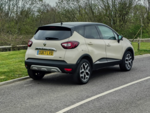 2017 Renault Captur 0.9 Dynamique S Nav Tce 90 in White — image 3