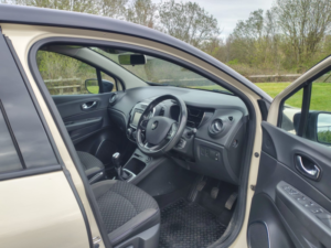 2017 Renault Captur 0.9 Dynamique S Nav Tce 90 in White — image 5