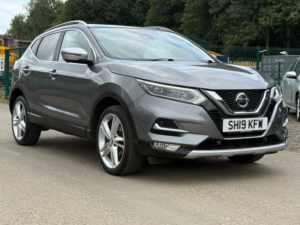 2019 Nissan Qashqai 1.3 Dig-T N-Motion SUV 5dr Petrol Manual Euro 6 (s/s) (140 Ps) in Grey — image 3