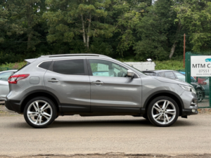 2019 Nissan Qashqai 1.3 Dig-T N-Motion SUV 5dr Petrol Manual Euro 6 (s/s) (140 Ps) in Grey — image 4