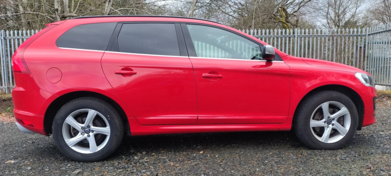 2015 Volvo Xc60 2.4 R-Design D4 AWD (181hp) in Red — image 1