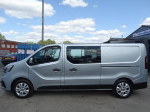 2023 Renault Trafic 2.0 Dci Blue Ll30 Sport Crew Van L2 H1 Euro 6 (s/s) 6dr in Grey — image 4