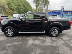 2019 Nissan Navara 2.3 Dci Tekna in Black — image 2