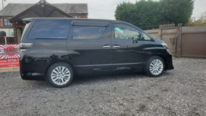 2014 Toyota Vellfire 2.4 Auto Red Seats in Black — image 3