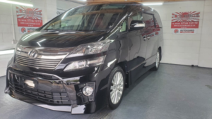 2014 Toyota Vellfire 2.4 Auto Red Seats in Black — image 4