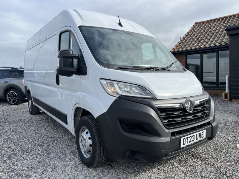2023 Vauxhall Movano 2.2 Movano Prime 2.2d 140 M6 L3h2 3500 Panel Van in White — image 1
