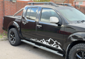 2013 Nissan Navara 2.5 Dci Platinum Pickup Double Cab 4dr Diesel Manual 4WD Euro 5 (190 Ps) in Black — image 2