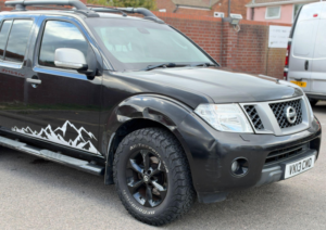 2013 Nissan Navara 2.5 Dci Platinum Pickup Double Cab 4dr Diesel Manual 4WD Euro 5 (190 Ps) in Black — image 3